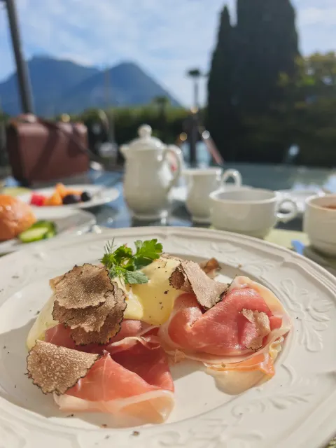 Eggs Benedict with the finest ham and fresh truffle.