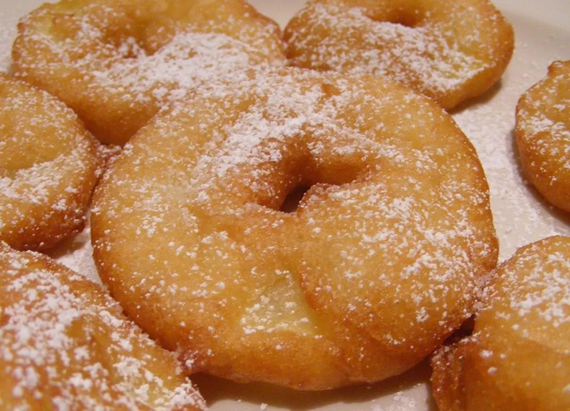 Appelbeignets/Appelflappen or Dutch Apple Saucers