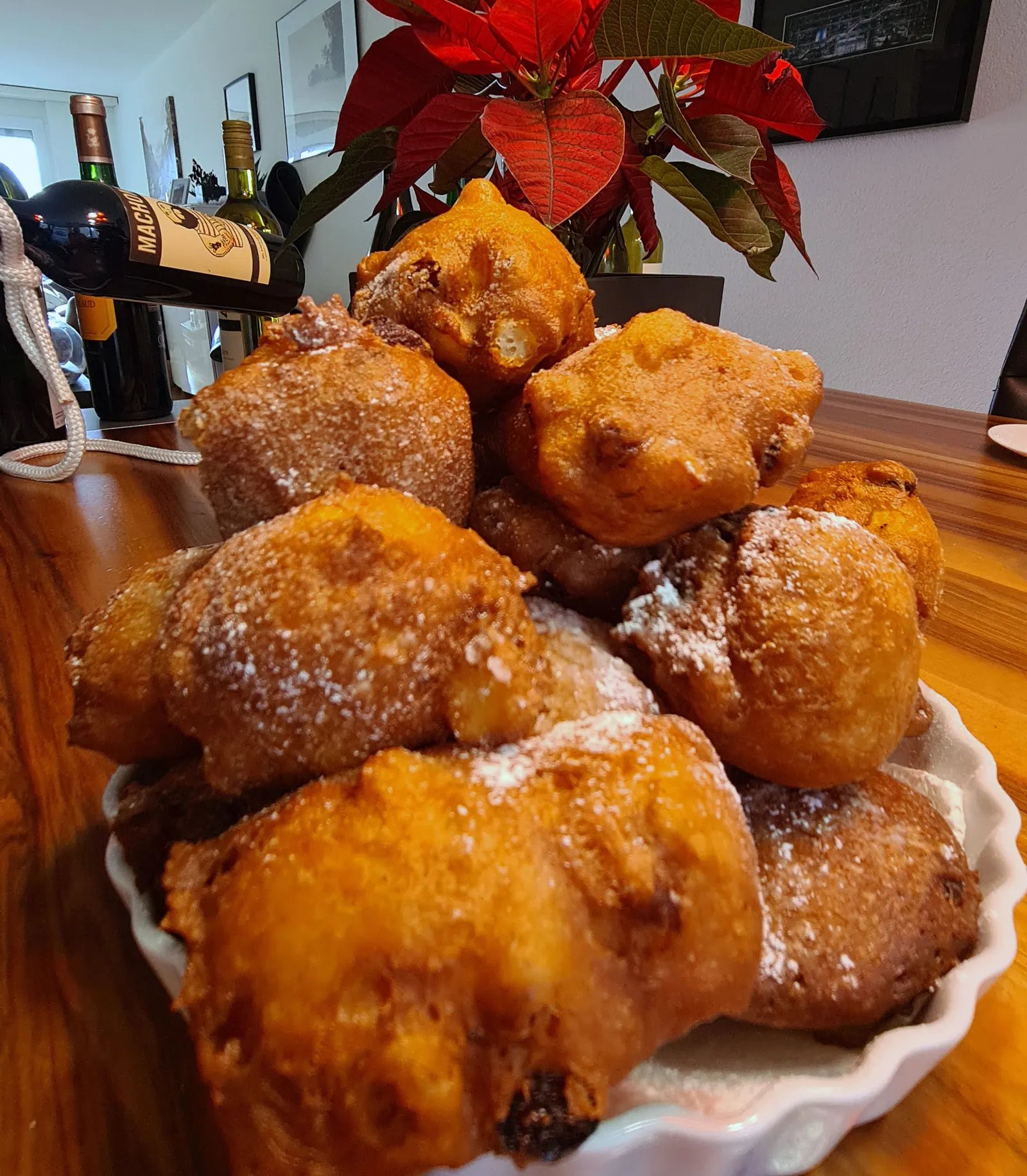 Oliebollen - Dutch "Holeless Donuts :D" Remy's secret recipe